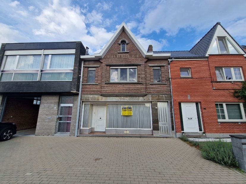 Grembergen, Bakkerstraat 119.<br />
Solide, te moderniseren woning met 3 ruime slaapkamers en vaste trap naar zolder (mogelijkheid tot 2 extra slaapka
