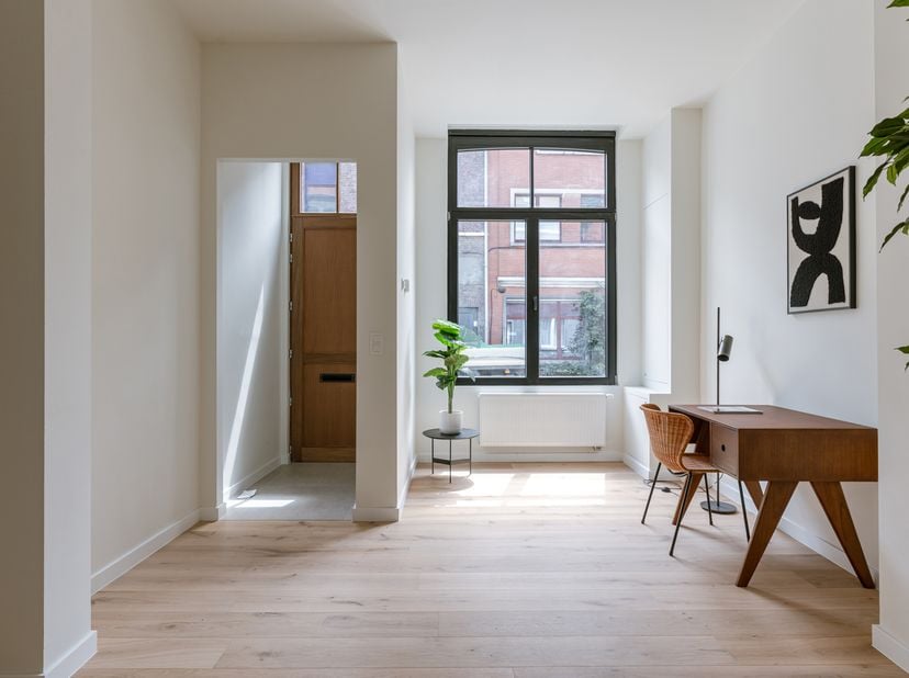 Maison familiale spacieuse avec 4 chambres et jardin à Gentbrugge<br />
Cette maison spacieuse et lumineuse est située au Kerkstraat 182 à Gentbrugge,