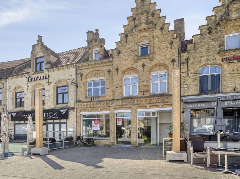 Bedrijfsvastgoed te huur in Grote Markt 12-13,
                    8630 Veurne