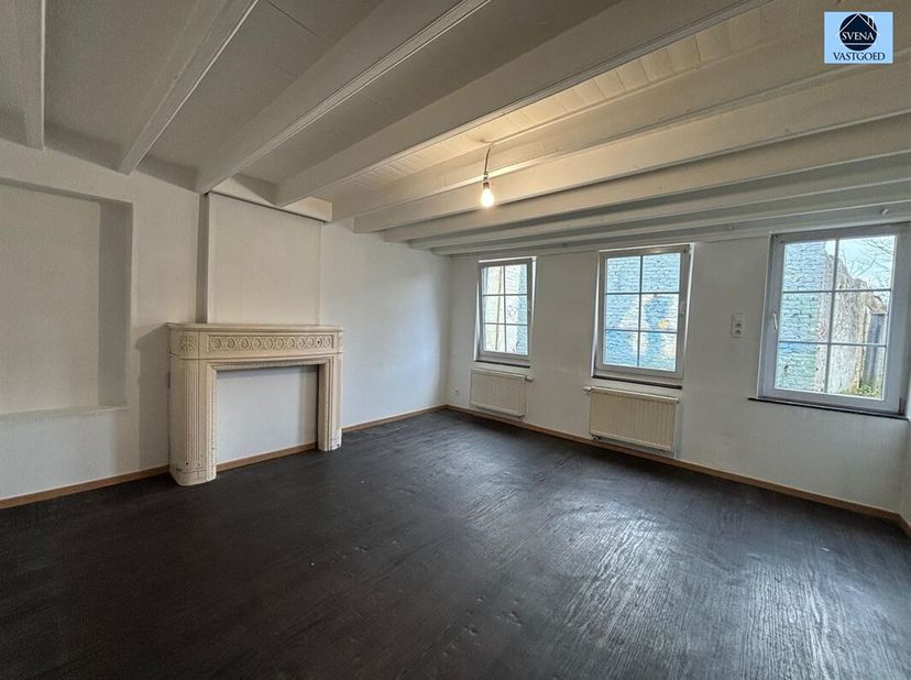 RUSTIEKE WONING MET 3 KAMERS TE EVERBEEK<br />
Vraagprijs : 169.000 euro<br />
Deze op te frissen woning is gelegen in het landelijke Everbeek, nabij