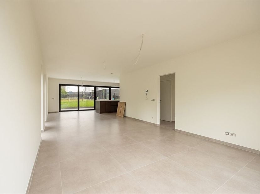 Aan de rand van Wespelaar-dorp ligt deze nagelnieuwe open bebouwing (BEN-woning) met 4 kamers, een volledig aangelegde tuin, inclusief haagbeuk, grass