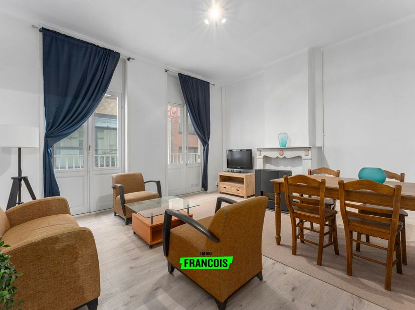 Découvrez cet appartement lumineux situé au premier étage au cur de Blankenberge. Grâce à son emplacement central, vous êtes à distance de marche de l