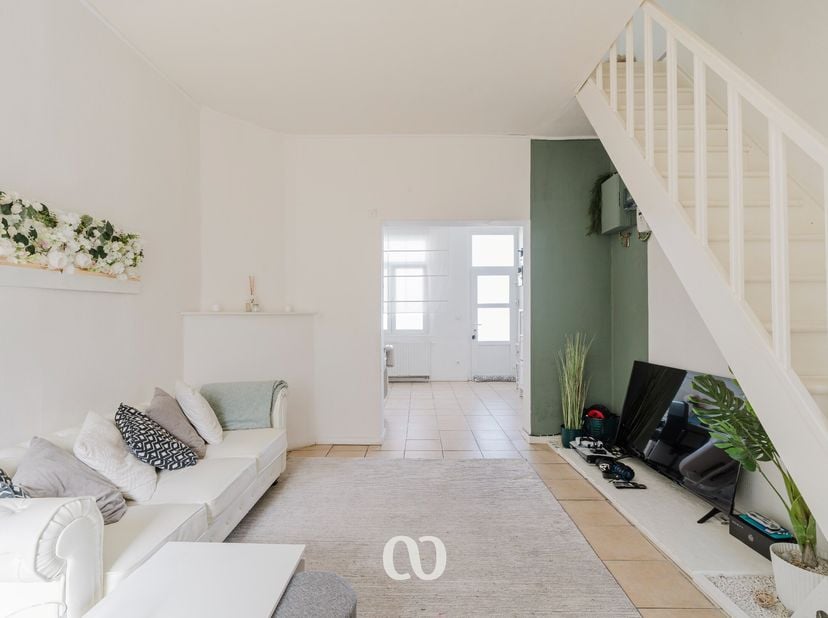 Ben je op zoek naar een betaalbare instapklare woning? Dit is een unieke kans.<br />
Deze woning bevindt zich in een rustige buurt te Ronse. Met een E