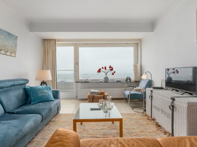 À vendre : studio prêt à emménager sur la digue de Nieuwpoort, avec superbe vue sur mer et situé au 8ème étage. Cet appartement (construction 1973) se
