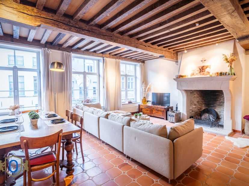 Statige &amp; ruime (320 m2 bew opp) trapgevelwoning gelegen in de geborgenheid van het Ezelstraatkwartier. Het ruime woongeheel zorgt voor meerdere beste