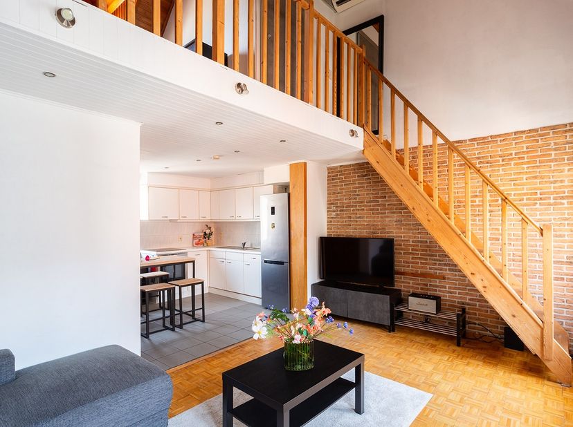 Op zoek naar een appartement op een absolute toplocatie in Antwerpen? Dit charmante duplexappartement bevindt zich op enkele stappen van de vernieuwde