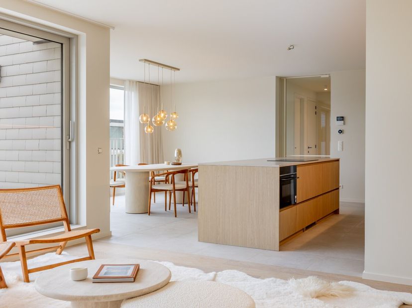 Dit luxueus afgewerkt appartement maakt deel uit van het nieuwbouwproject AQUILO in het klassevolle Sint-Idesbald.<br />
Het energiezuinige karakter w