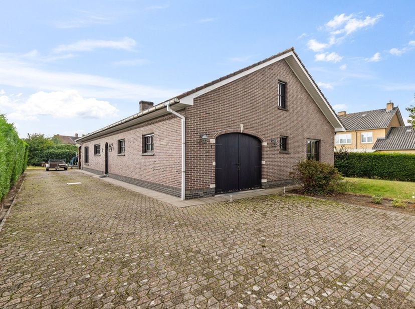 Huis te koop in Irislaan 1,
                    9180 Moerbeke