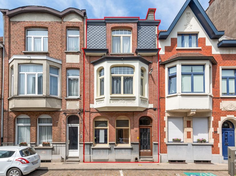 Opbrengsteigendom met 3 appartementen op toplocatie in Merksem!<br />
Bent u op zoek naar een interessante investering met onmiddellijk rendement? Da