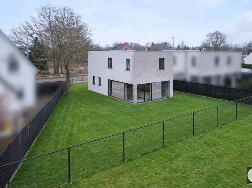 ACHEL-STATIE: vrijstaande, energievriendelijke nieuwbouwwoning met 3 slaapkamers op perceel van 490m². <br />
Troeven:<br />
- ligging tov Valkenswaar
