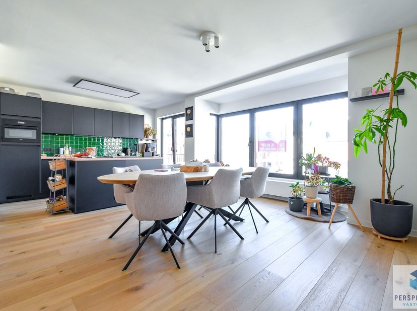 OEDELEM - RICHTPRIJS - Mooi afgewerkt&amp;nbsp;appartement &amp;nbsp;(128 m²)&amp;nbsp;met 3 slaapkamers, grote leefruimte en een uniek uitzicht op de Markt van O
