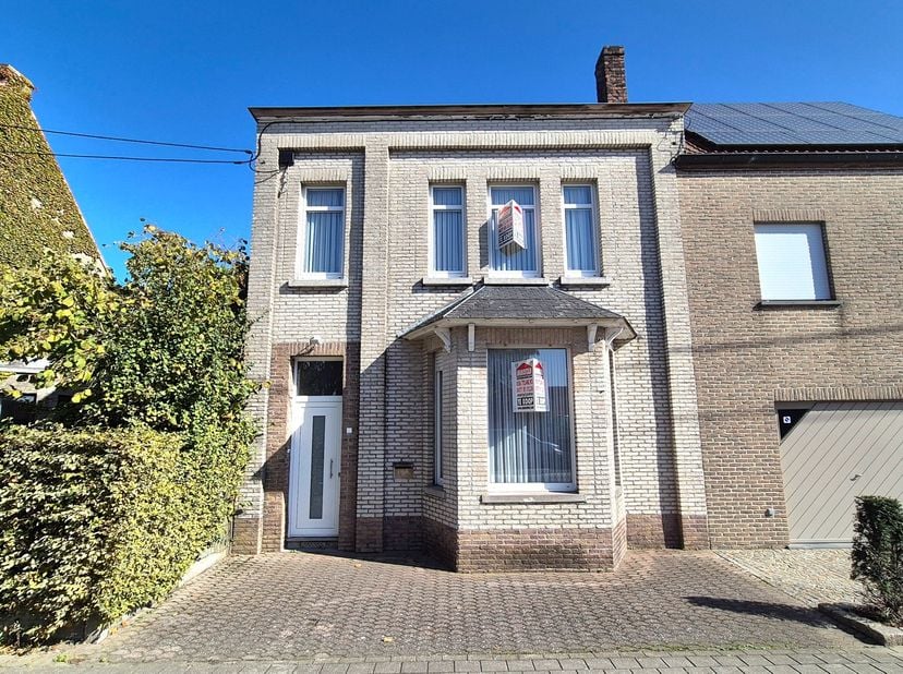 Huis te koop in Stationsstraat 93,
                    9690 Kwaremont
