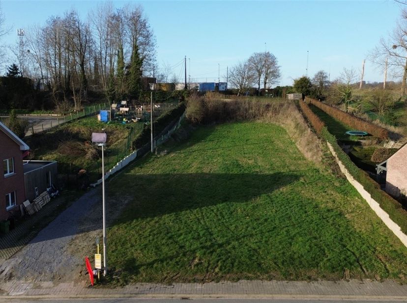 Terrain à vendre
                    à 3700 Piringen