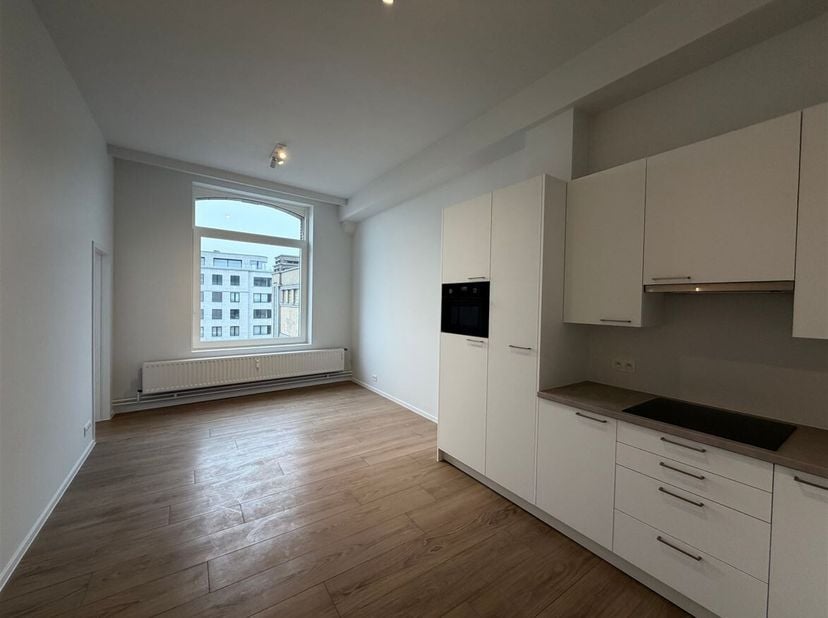 Gerenoveerd 1-slaapkamerappartement aan de Scheldekaaien!<br />
Ligging: Het appartement bevindt zich in een prachtig gebouw gelegen in hartje Antwerp