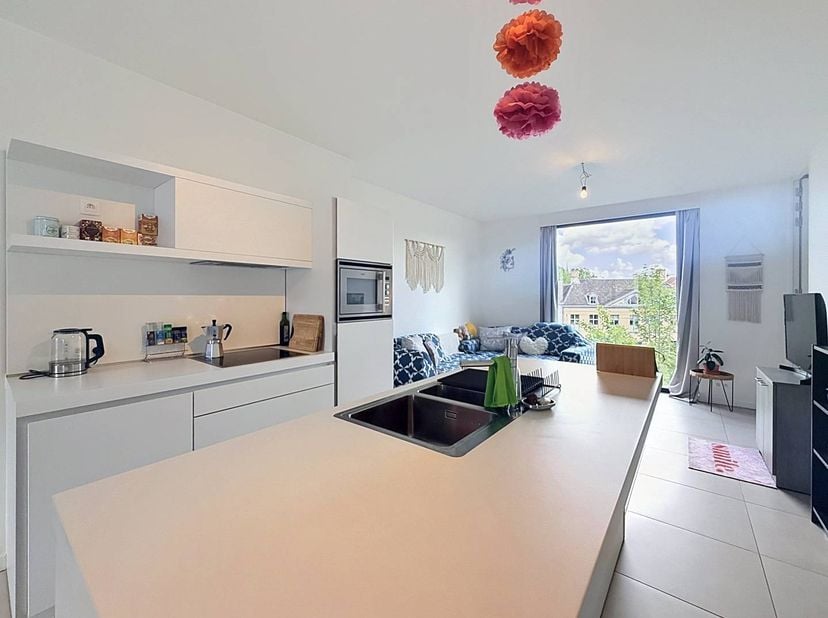 Cet appartement sur le Minnemeers offre le confort d'un immeuble récent dans l'un des endroits les plus centraux de Gand. Parce que le bâtiment est en