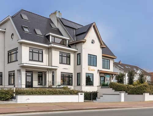                                         Maison d’angle à vendre à Duinbergen, € 2.560.000

