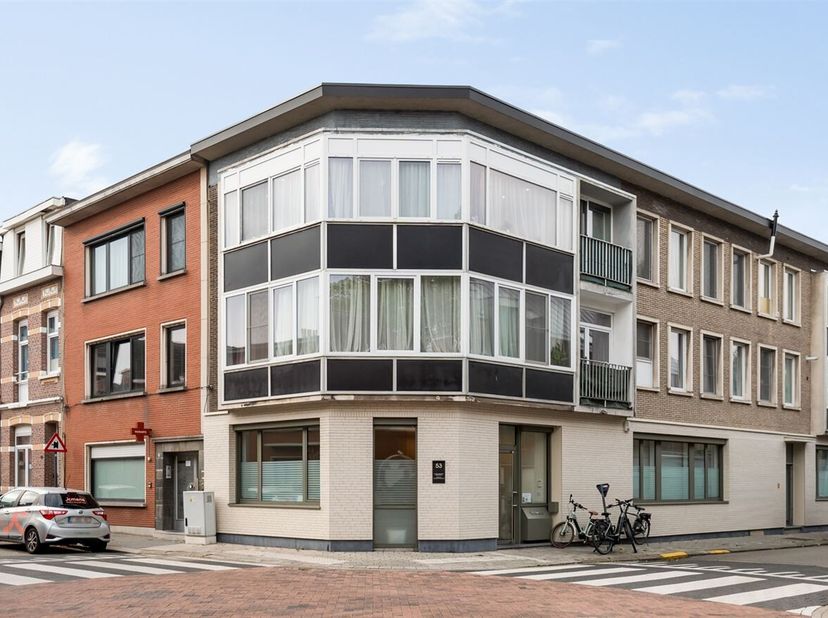 Prachtig ruim appartement (101m²) met 2 slaapkamers, badkamer, 2 terrassen op toplocatie te Kontich Centrum!<br />
Ligging: Gelegen op toplocatie te K