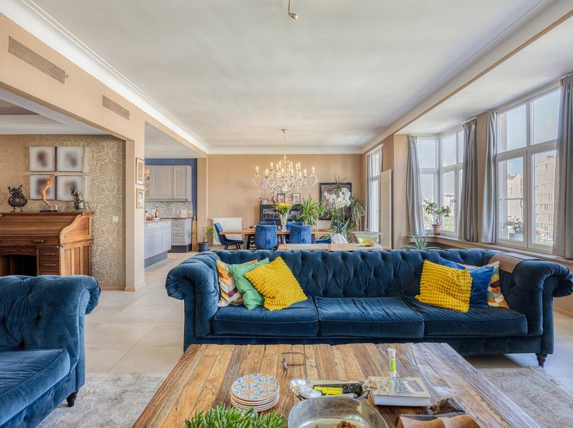 Ce spacieux appartement à vendre dispose d'une surface habitable généreuse de pas moins de 172 m². L'appartement offre beaucoup d'espace et de confort