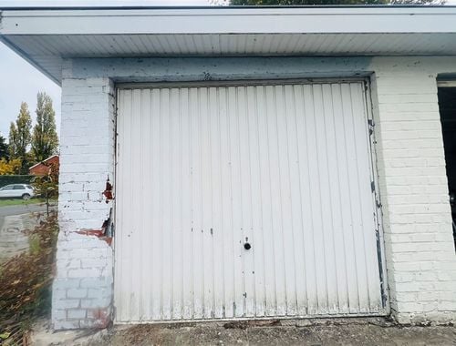                                         Garage à vendre à Vaulx, € 18.000
