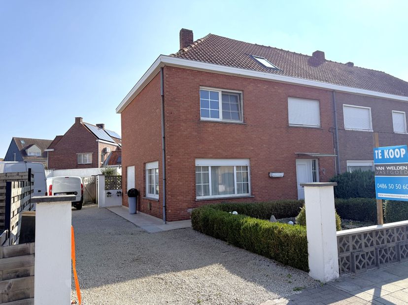 Huis te koop in Oudenaardsesteenweg 16,
                    9800 Deinze