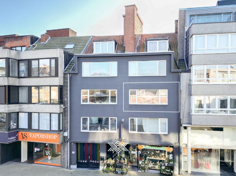Dit instapklare appartement met een bewoonbare oppervlakte van circa 74 m² is gelegen op de tweede verdieping van residentie Matthi, midden in het bru