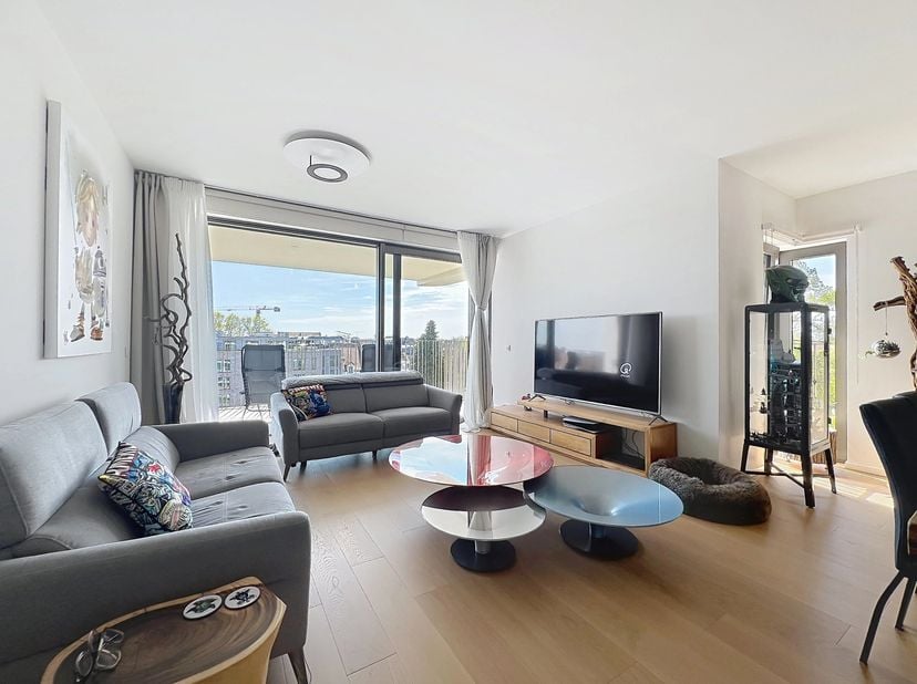 Bien présenté par Carla Rodriguez : 0494 07 97 54 / carla.rodriguez@victoire.be<br />
VICTOIRE-JUNOT vous propose un magnifique appartement 3 chambres