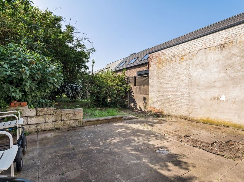 Rénovation d'une maison de 5 chambres à coucher avec jardin dans le centre d'Herentals<br />
<br />
Cette spacieuse maison de ville à rénover, situé