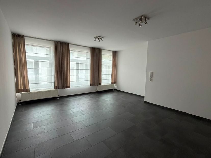 Duplexappartement met 3 slaapkamers en terras in het centrum van Herk-de-Stad. Voor meer informatie ga naar: https://www.era.be/nl/te-huur/herk-de-sta