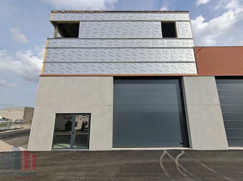 Unité PME nouvellement construite comprenant 164 m² d'espace de stockage en combinaison avec 164 m² de bureaux et 6 places de parking privées à vendre