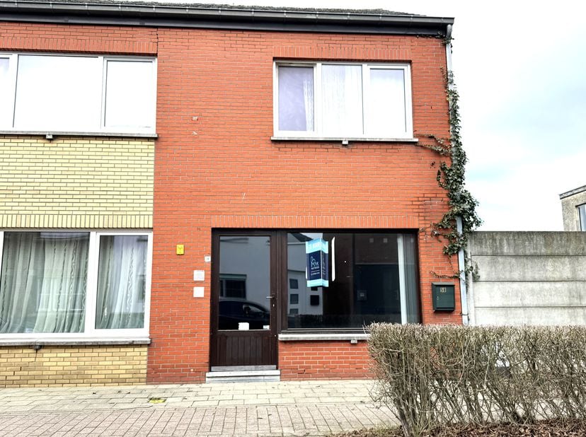 Praktijkruimte met voldoende parkeermogelijkheden te Beverlo<br />
<br />
Op zoek naar een ruimte met diverse mogelijkheden, kantoor, kleinhandel, ver