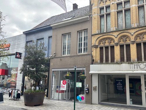                                         Bien commercial à louer à Roeselare, € 2.500
