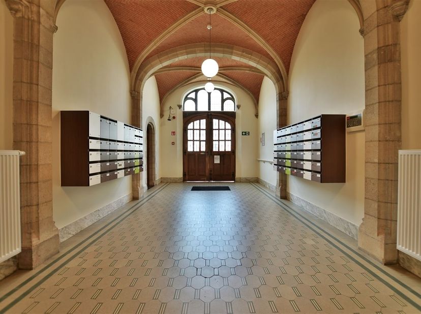 Prachtige assisentiewoning in het beschermd monument genaamd "Zwartzusterklooster" gelegen in het hartje van Dendermonde <br />
<br />
In centrum De