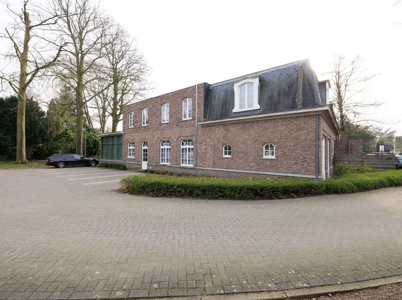 Bien professionnel à louer
                    à 2300 Turnhout