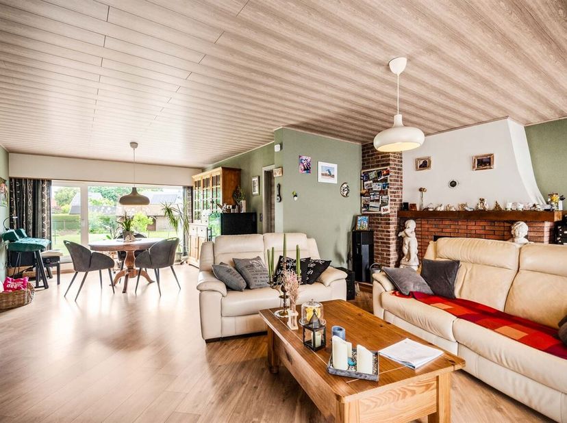 Ruime laagbouwwoning met 3 slaapkamers, garage en prachtige tuin in Westerlo<br />
Op een rustige locatie in Westerlo bevindt zich deze verzorgde en r