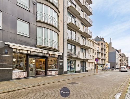                                         Handelsgelijkvloers te huur in Oostende, € 1.800
