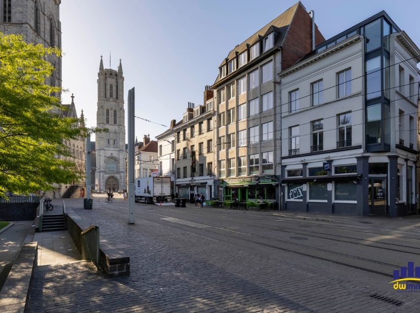 Bien professionnel à remettre
                    à 9000 Gent