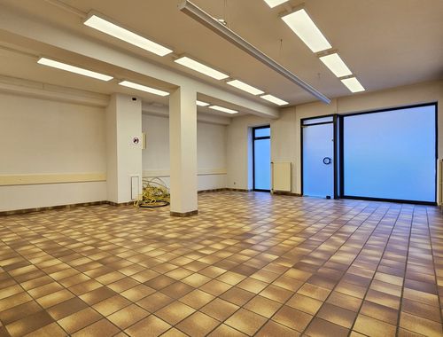                                         Kantoor te koop in Jambes, € 75.000
