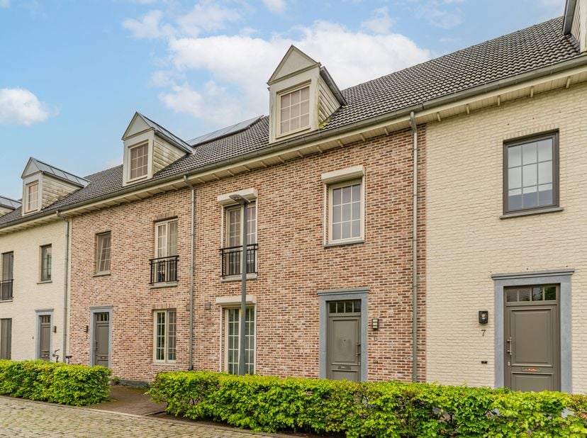 Ligging: rustig doch centraal gelegen in de residentiële verkaveling 'Nieuwe Erven' in het centrum van Turnhout met een vlotte verbinding naar het cen