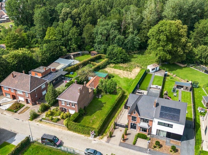 Bouwgrond voor halfopen bebouwing van 7a55ca<br />
De bouwgrond is gelegen op Winkelomstraat in Eigenbilzen. Een rustige, groene buurt kort nabij het