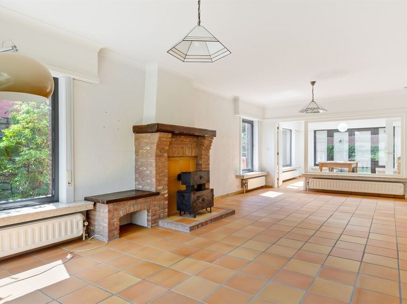Te renoveren open bebouwing met 4 slaapkamers, garage en zonnige tuin in Schilde, Ommegangstraat 13. <br />
Bent u op zoek naar een woning die u volle