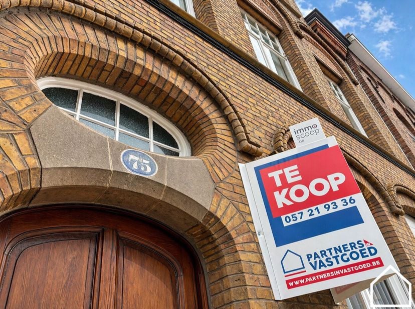 Charmante burgerwoning met 4 ruime slaapkamers en zonnige stadstuin<br />
<br />
https://youtube.com/shorts/LZvnh0xXeSI<br />
<br />
Op slechts 700 me