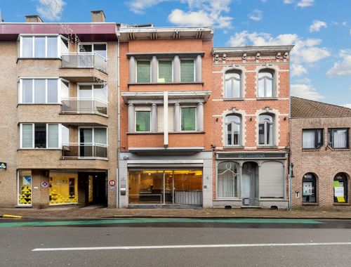                                         Bien commercial avec habitation à vendre à Menen, € 245.000

