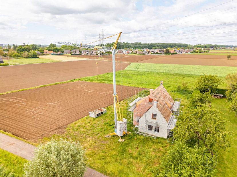 Landelijk wonen met hedendaags comfort  nieuwbouwvilla te Zeveren (Deinze). <br />
In de rustige en charmante Leeuwstraat te Zeveren, een deelgemeente