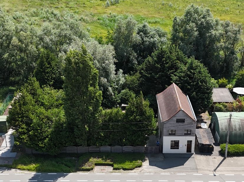 Alleenstaande woning op een perceel van 570m² te Oostende, met zeer goede bereikbaarheid, vlotte verbindingen naar Brugge en de E40, alsook naar het c
