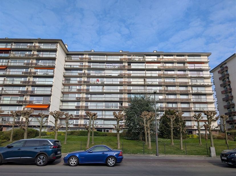 PRACHTIG APPARTEMENT MET 2 SLAAPKAMERS EN TERRAS!<br />
Indeling: Inkomhal, leef- en eetruimte, keuken, 2 slaapkamers, badkamer, terras, apart toilet