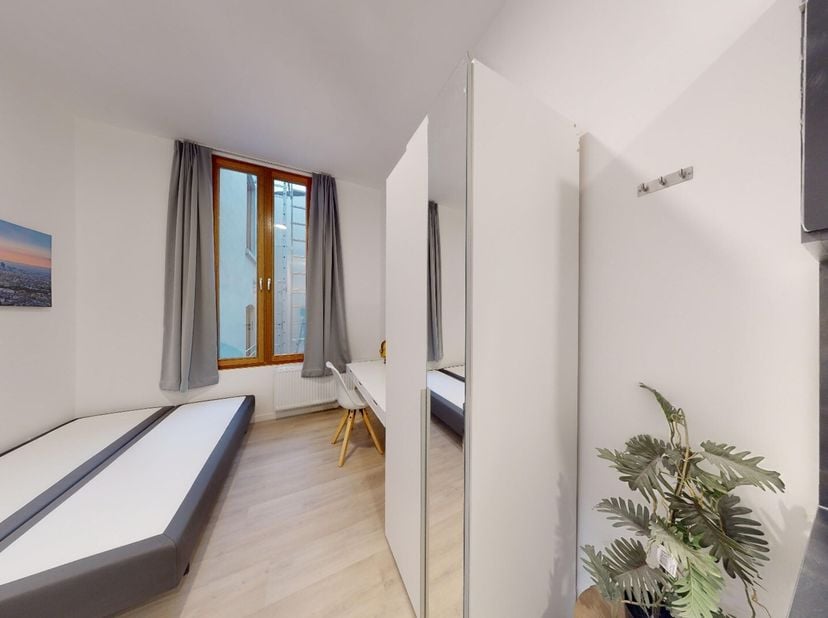 Ben je op zoek naar een kamer in Antwerpen? Dan is residentie VALERIE de perfecte plek voor jou! Deze studentenkamer is volledig bemeubeld en heeft ee