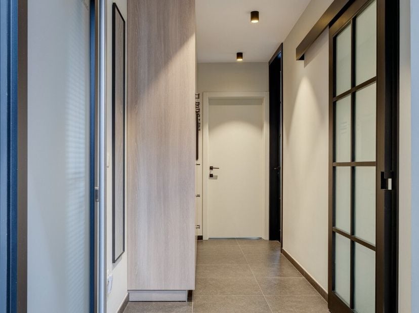 Exclusief penthouse van 157 m² met 2 slaapkamers, prachtige veranda, ruim terras met groenaanleg in hartje Lindelhoeven. Gelegen op de tweede verdiepi