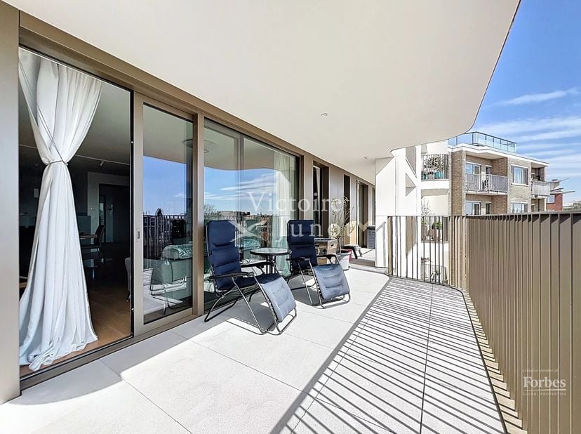 Gepresenteerd door Carla Rodriguez : 0494 07 97 54 / carla.rodriguez@victoire.be<br />
VICTOIRE-JUNOT biedt u een prachtig 3-kamer appartement van 155