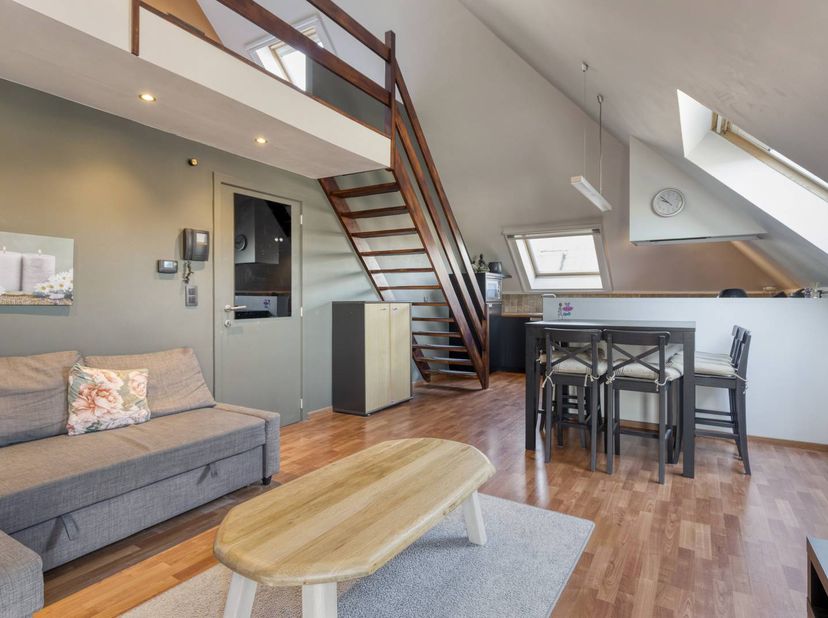 In residentie "De Dekenij" (herenhuis met uitstraling) bevindt zich dit instapklaar hoek appartement (78m² bewoonbare oppervlakte, EPC 179, conforme e