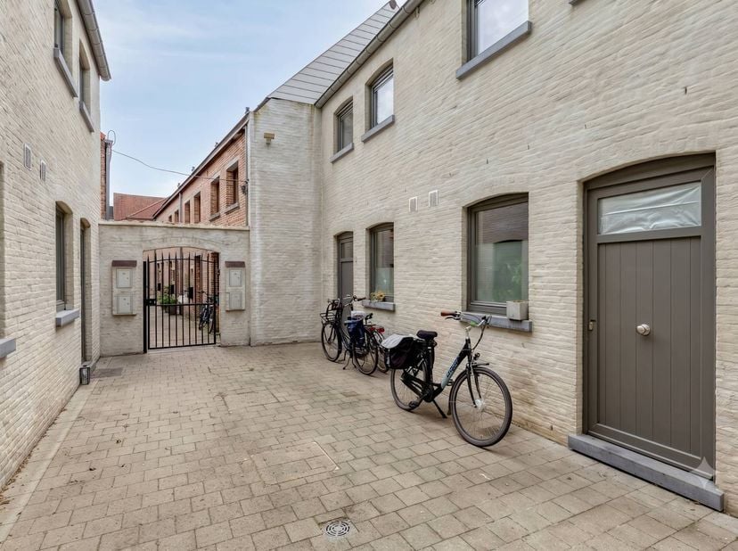 Maison de ville branchée (construite en 2015) dans un emplacement privilégié près de la Grote Markt à Lierre. Cette maison prête à emménager est situé